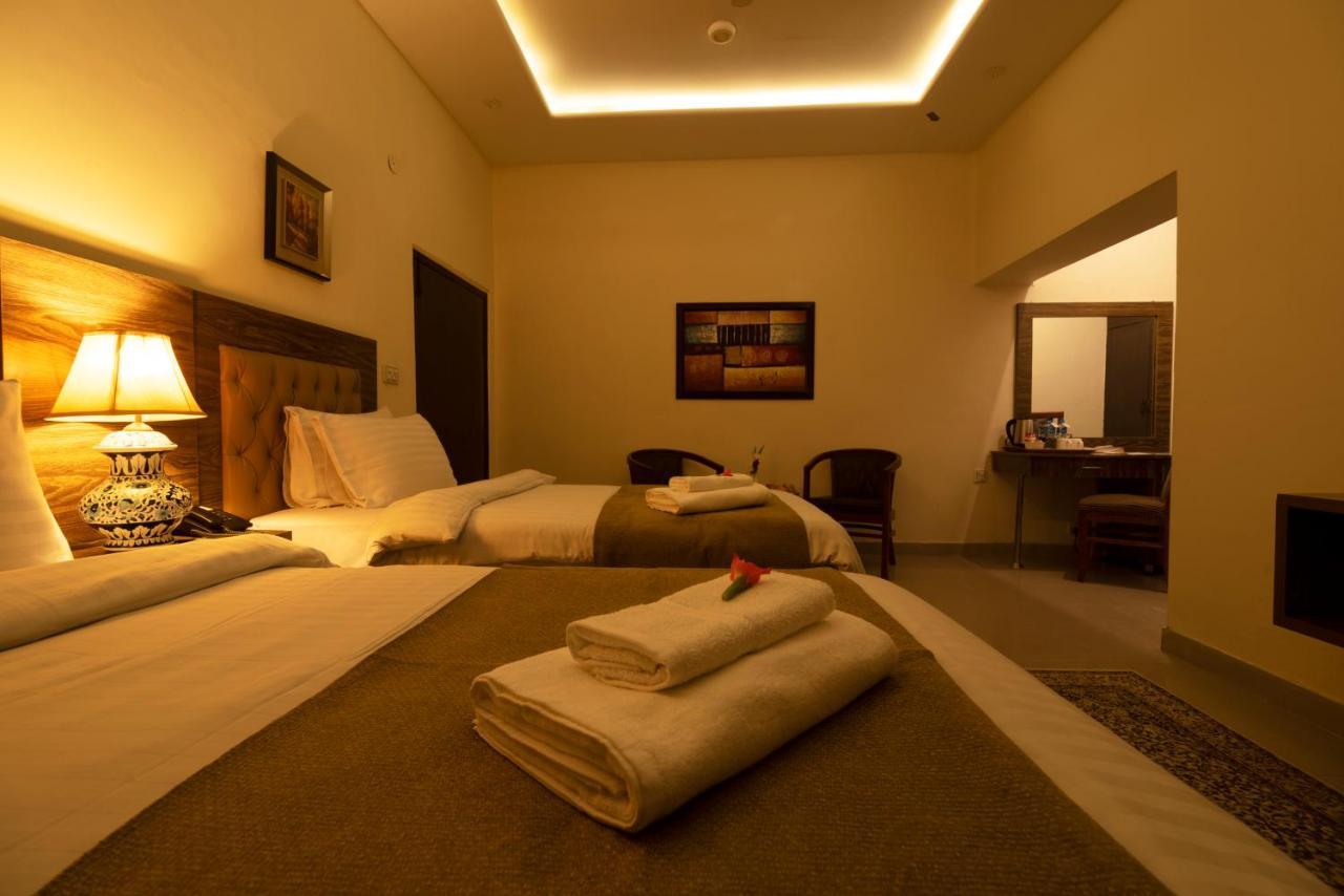 Hotel One Lalazar Мултан Экстерьер фото