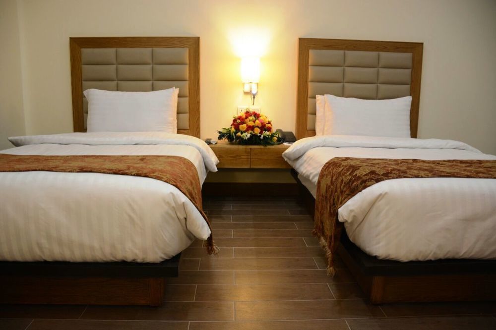 Hotel One Lalazar Мултан Экстерьер фото