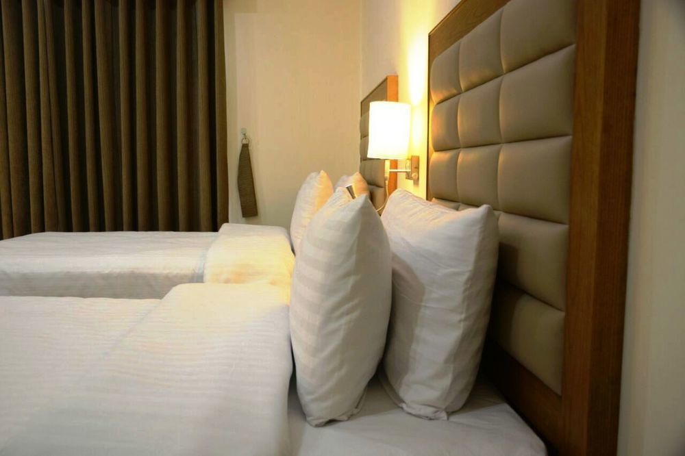 Hotel One Lalazar Мултан Экстерьер фото